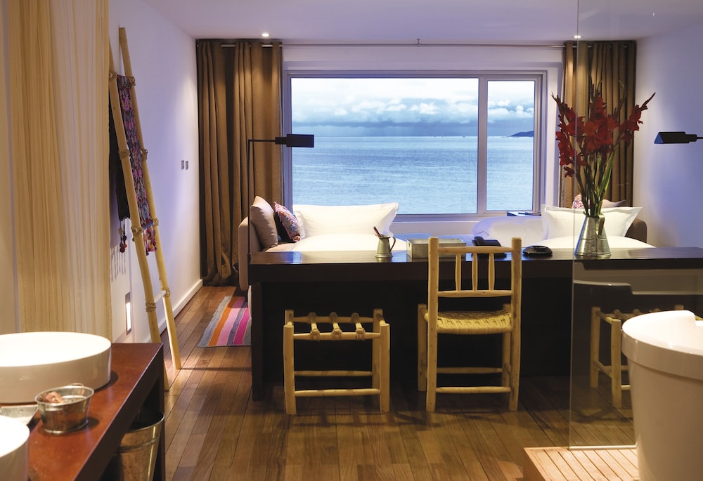 Dawn Room, 1 King Bed, Lake View photo 1