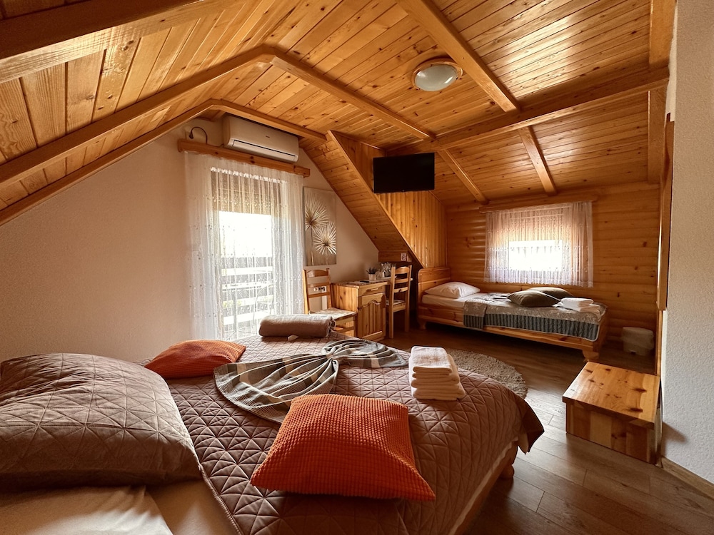 Traditional Triple Room, Garden View 7