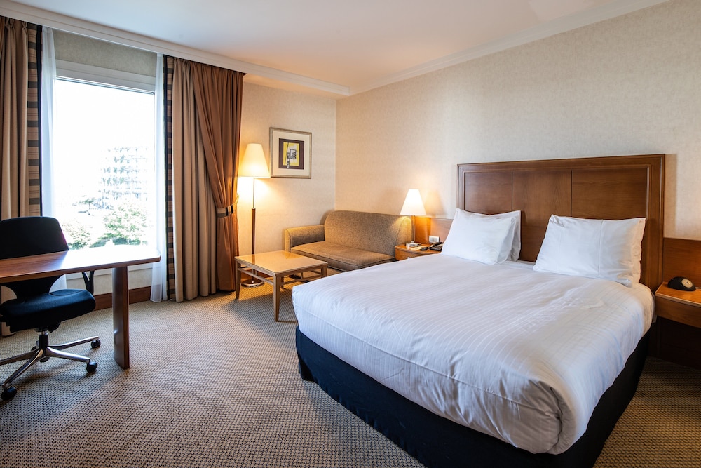 Premium Room, 1 Queen Bed with Sofa bed - Photo 1