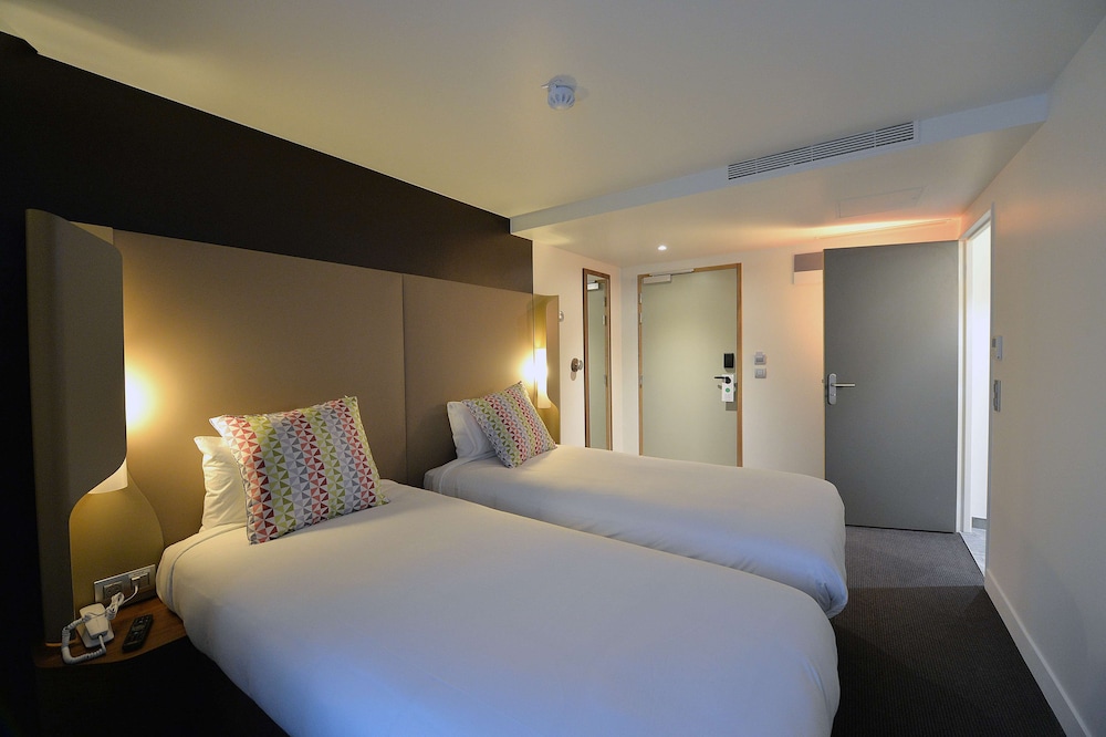 Standard Room, 2 Twin Beds photo 3