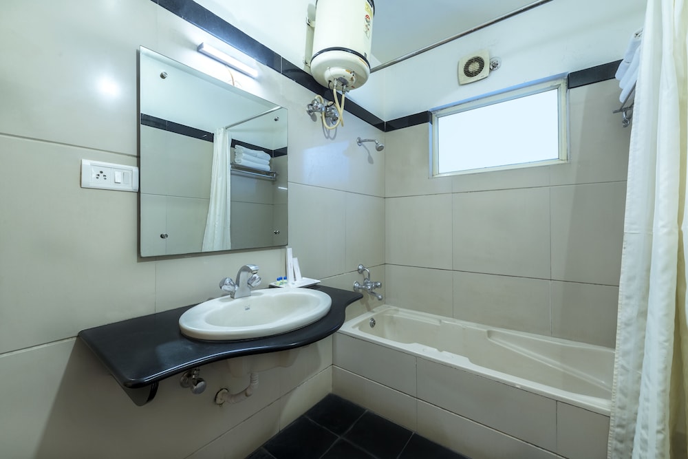 Deluxe Double Room, 1 Queen Bed photo 2