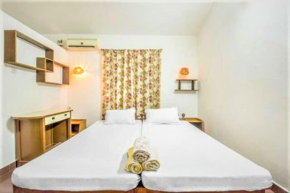 Deluxe Non Ac Room photo 3