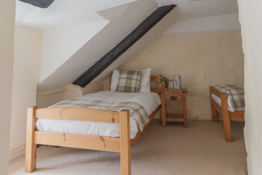 Suite, Ensuite (room 2) photo 2