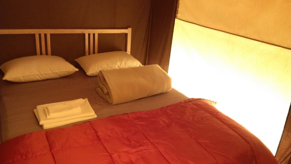 Standard Tent, 2 Double Beds photo 2