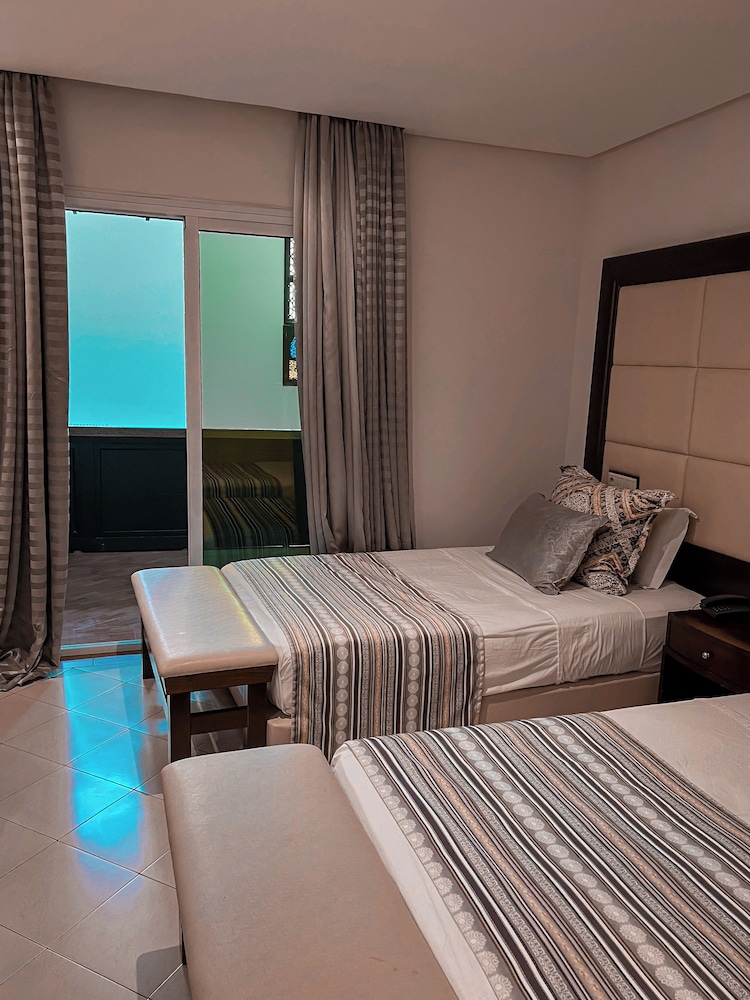 Twin Room, 2 Twin Beds, Non Smoking photo 2