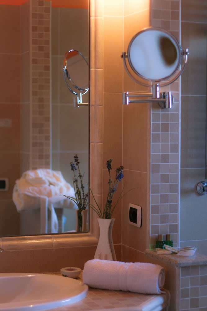 Double or Twin Room - Photo 4