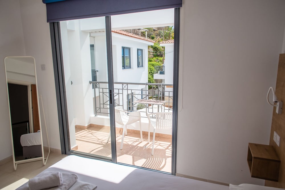 Superior Apartment, 2 Bedrooms, Sea View (Private Garden / Split Level) photo 3