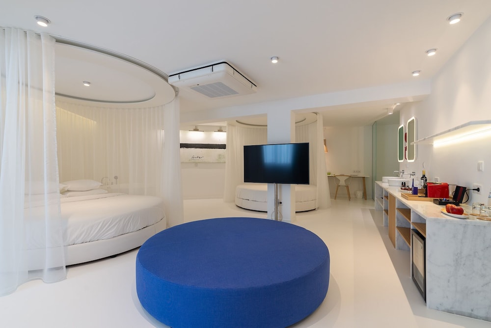Suite (D'One) thumbnail 6