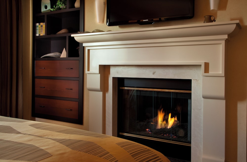Suite, 1 King Bed, Accessible, Fireplace - Photo 2