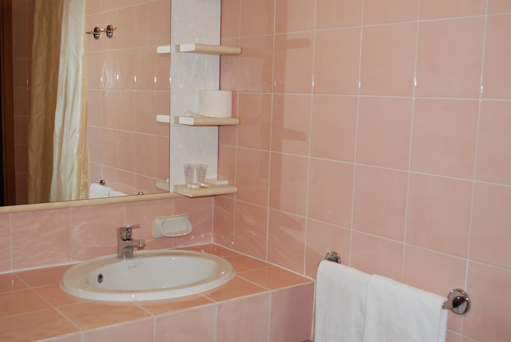 Family Triple Room - Photo 9