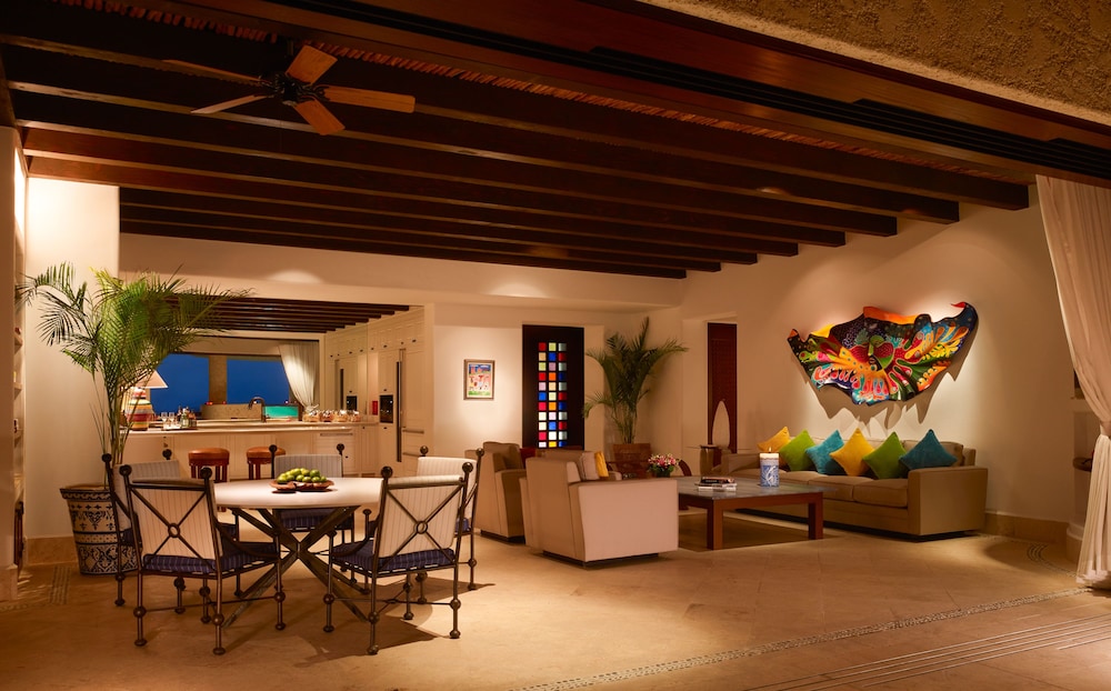 Three Bedroom Oceanview Residence - Photo 2