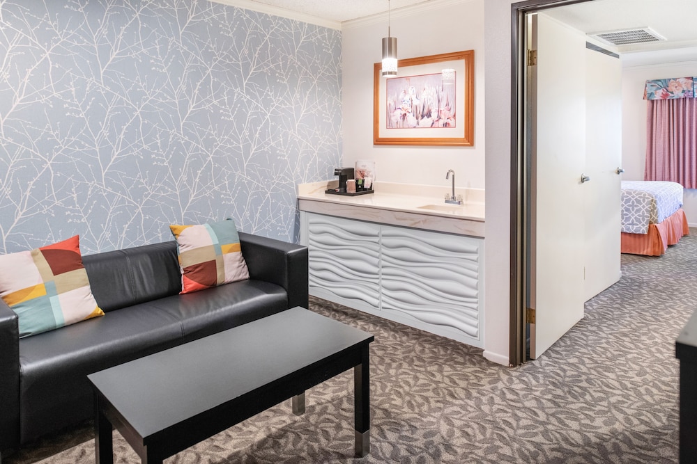 Deluxe Suite, 1 Queen Bed