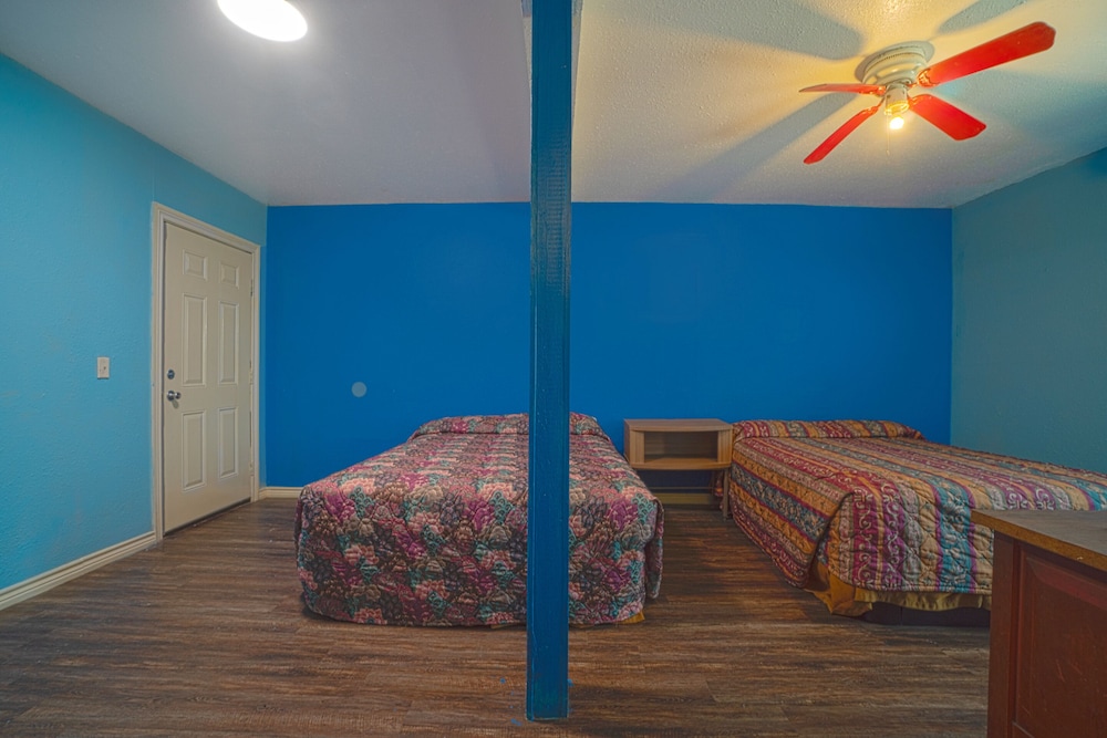 Room, 2 Double Beds photo 2