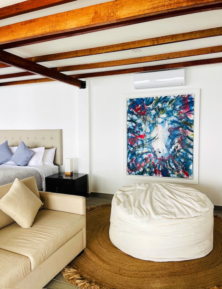 Presidential Studio Suite, 1 Bedroom, Refrigerator & Microwave, Beach View photo 2