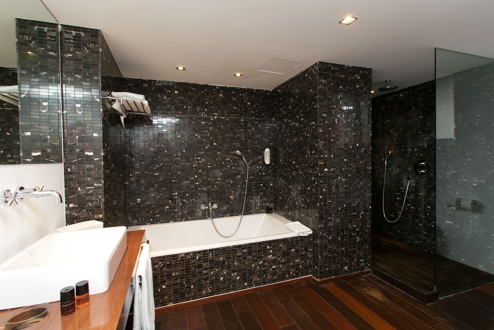 Suite, Poolside thumbnail 5