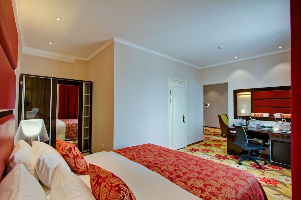 Luxury Suite, 1 Double Bed, Bathtub photo 3