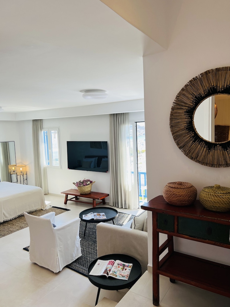 Deluxe Suite, Sea View - Photo 6