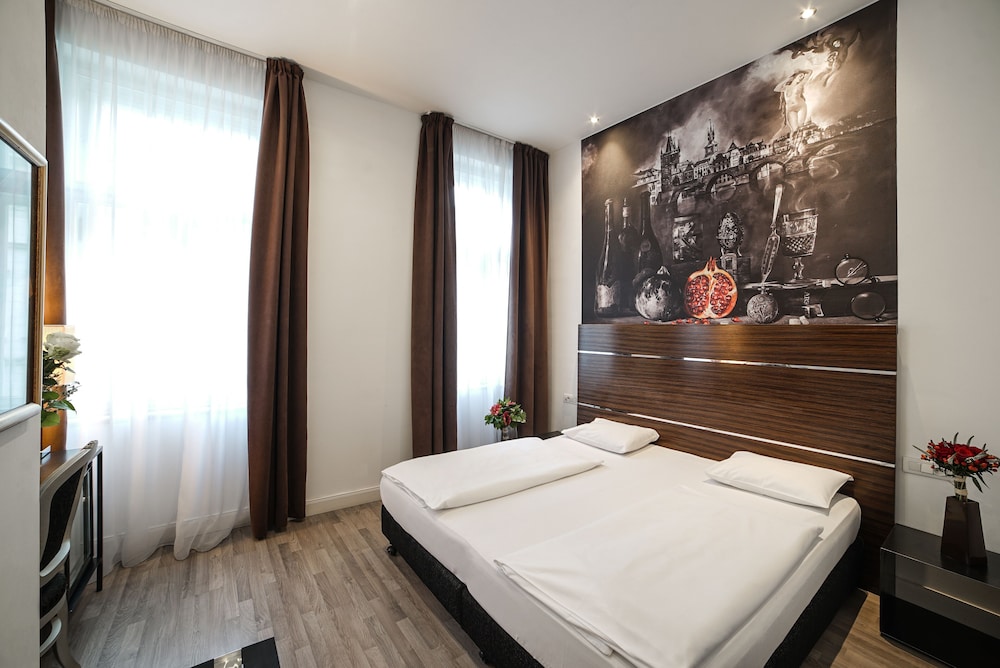 Double or Twin Room - Photo 2