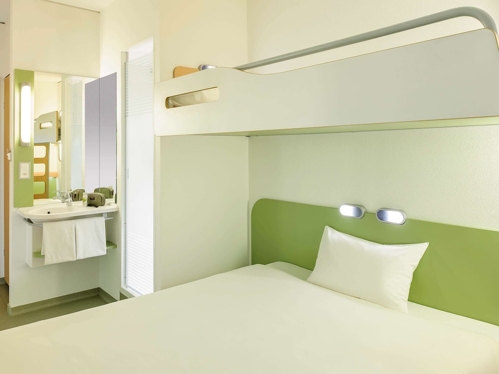 Double Room, Multiple Beds photo 2