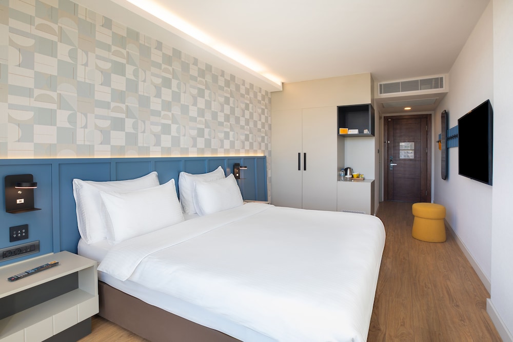 Deluxe King City View Room - Photo 10