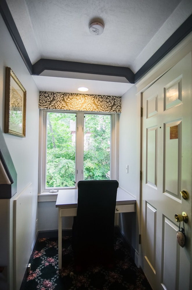 Room, Private Bathroom (CELESTE - #206) photo 3