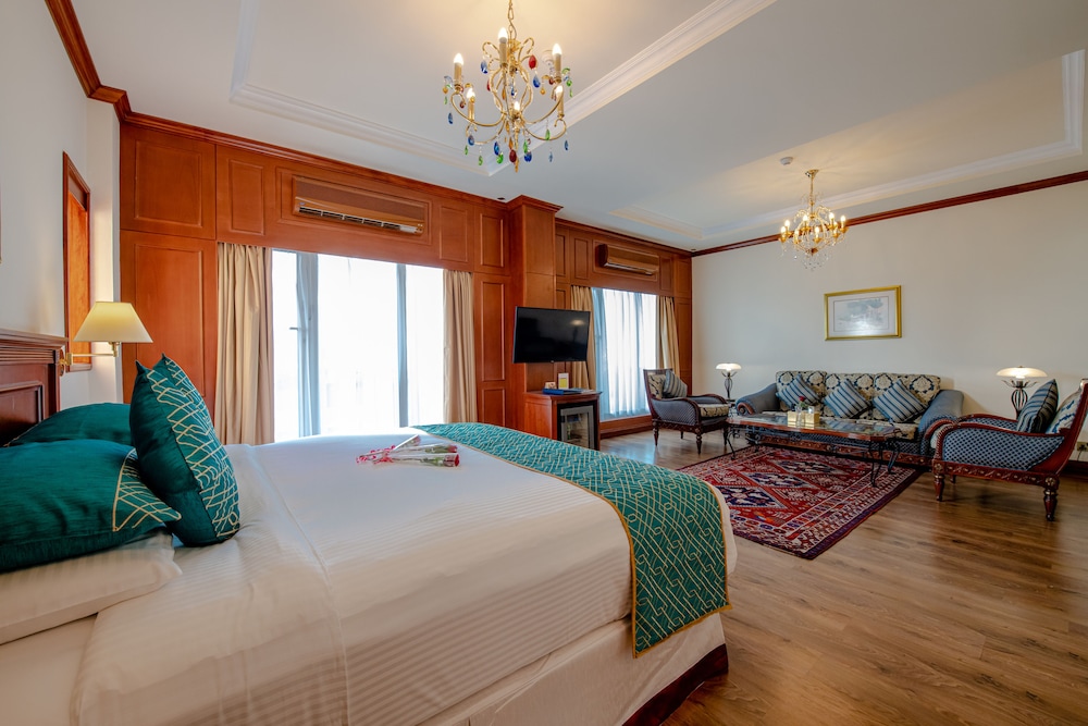Junior Suite, Non Smoking, Balcony (Dubai Creek View) photo 3