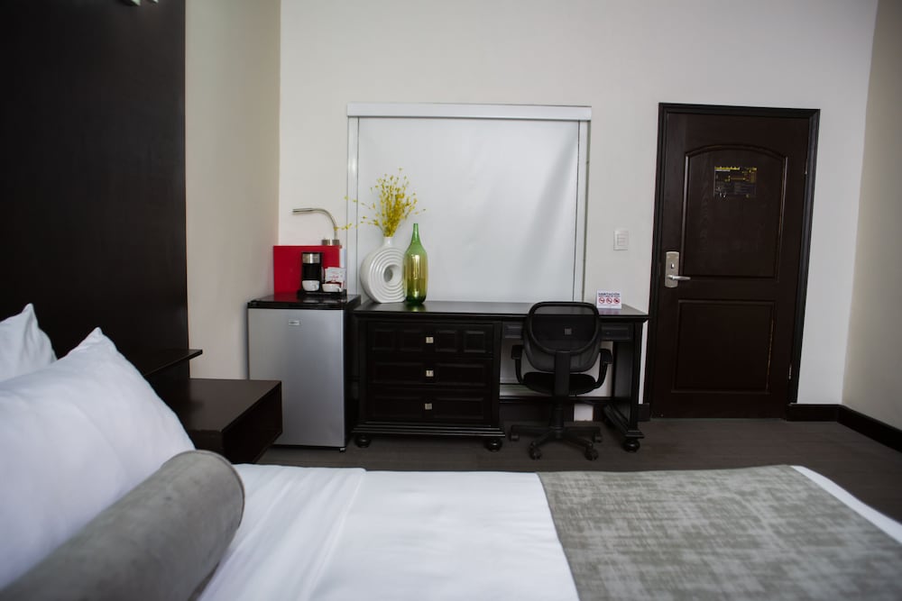 Junior Room, 1 King Bed