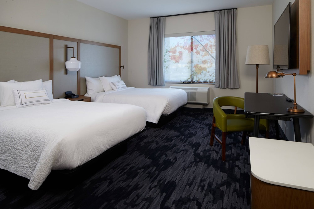 Room, 2 Queen Beds (Mobility Accessible, Tub) - Photo 1