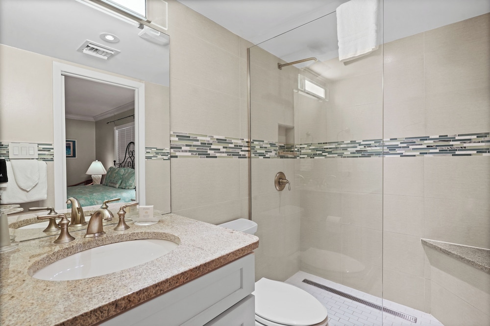 Condo 12, 2 Bedrooms, Ocean View photo 3