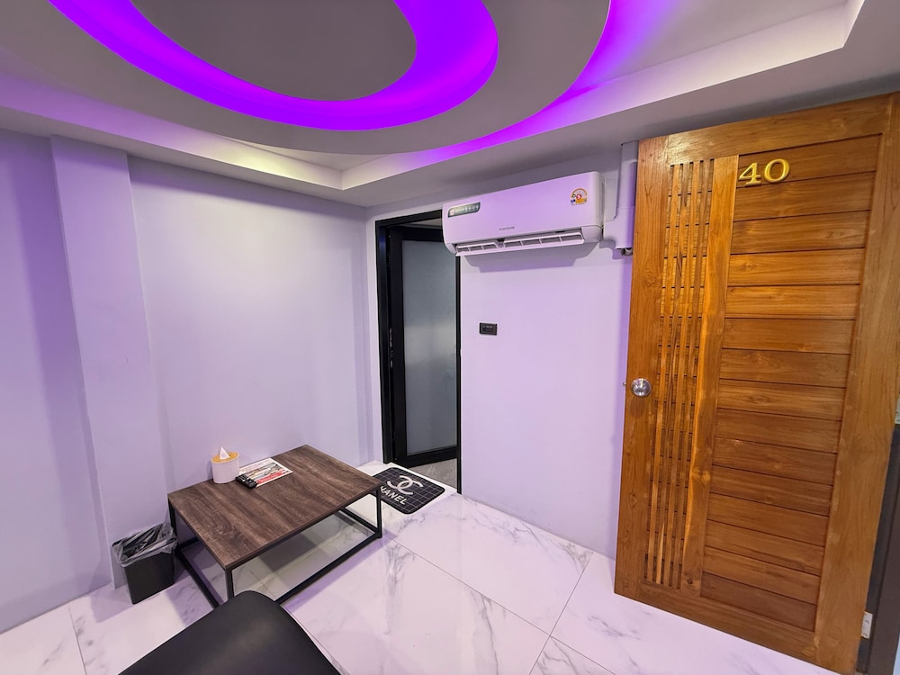 Deluxe Double Room, No Windows photo 3