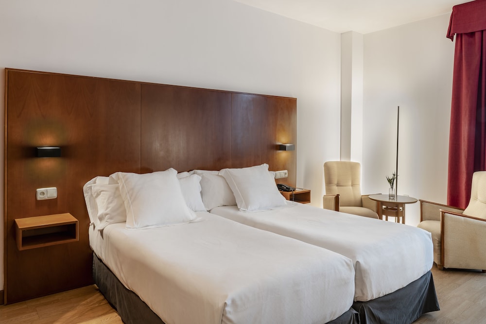 Family Quadruple Room (Connecting Rooms)