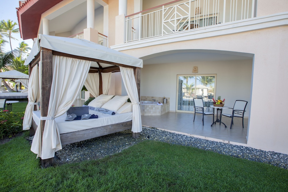 Elegance Club Swim Up Suite with Jacuzzi - Adults Only photo 3