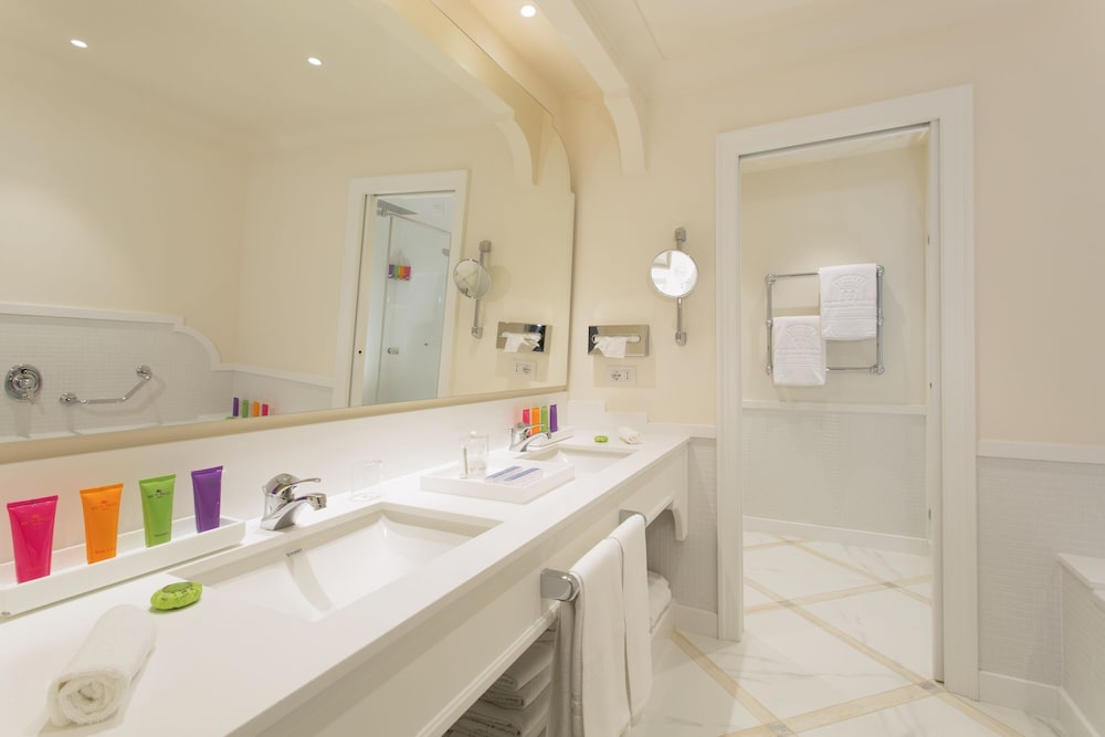 Royal Junior Suite, jetted tub on terrace - Photo 4