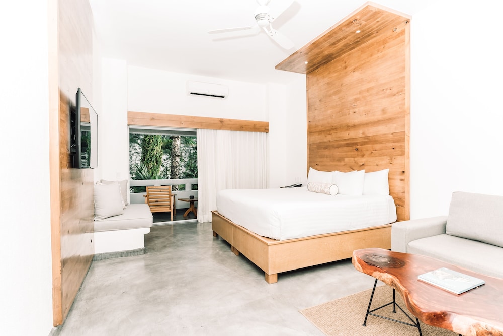 Standard Room, 1 Queen Bed - Photo 2