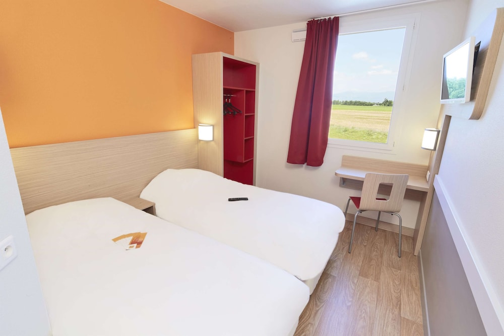 Standard Room, Multiple Beds photo 2