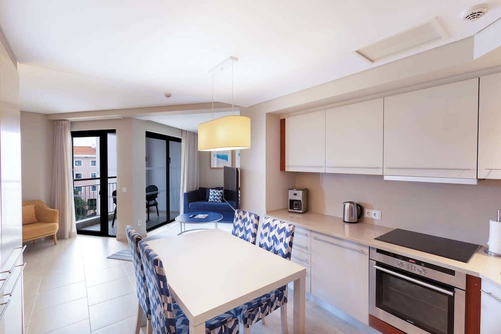 One Bedroom Apartment, Pool View - Photo 9