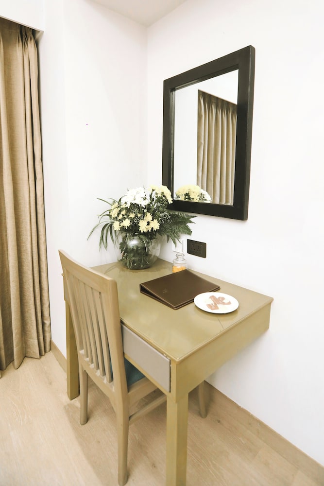 Executive Double Room - Photo 8