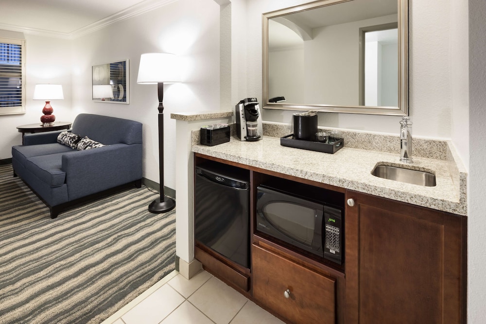 Premium Suite, 2 Double Beds, Non Smoking - Photo 3