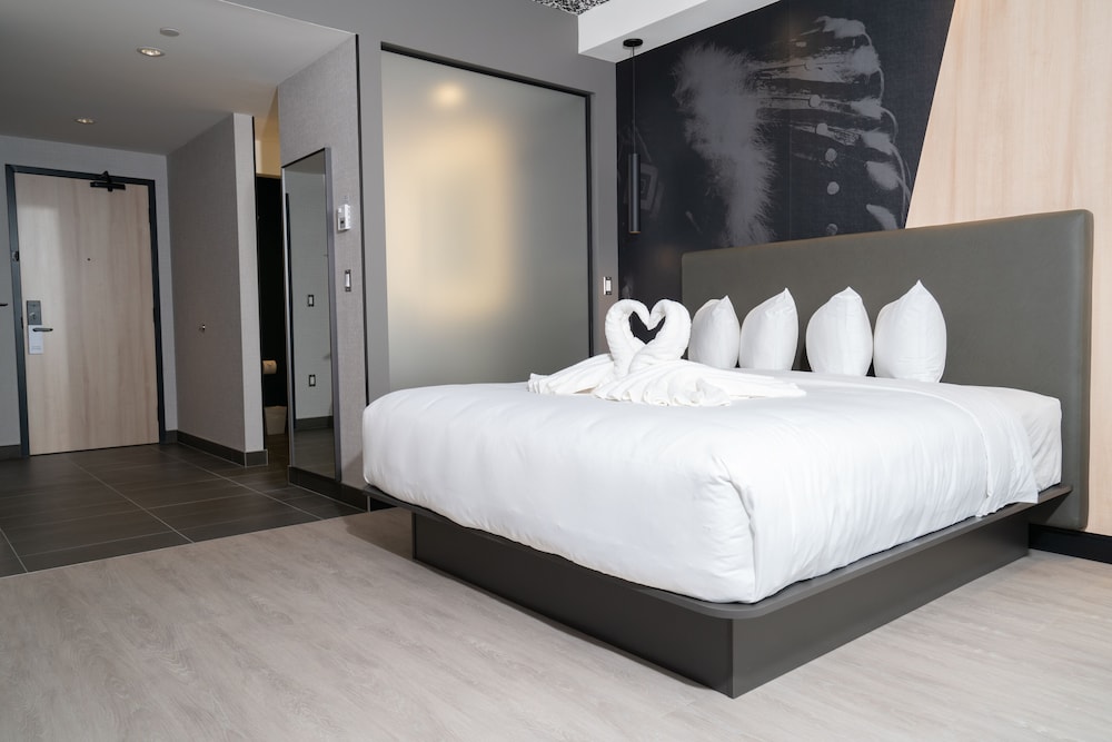 Standard Room, 1 King Bed - Photo 4