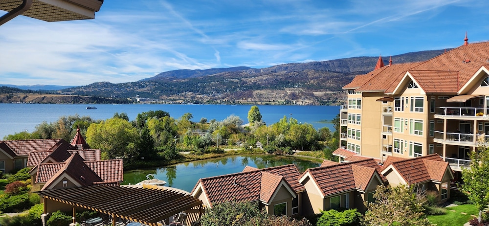 Deluxe Condo, 2 Bedrooms, 2 Bathrooms, Partial Lake View photo 2