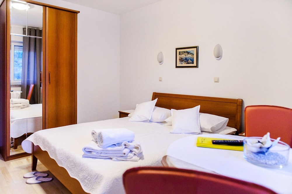 Apartment (Anka - With Open Jacuzzi - R5(2))