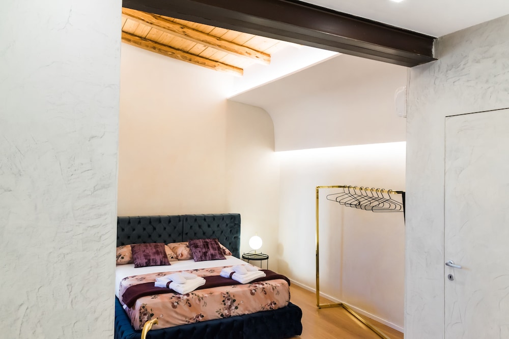 Superior Suite - Photo 17