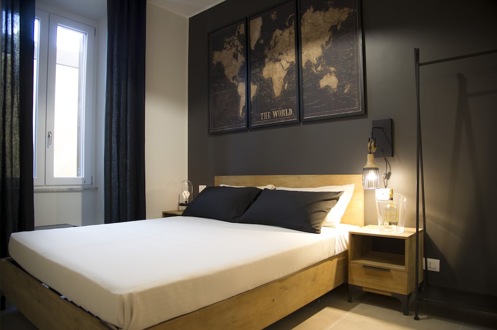 Deluxe Double Room (Industrial)
