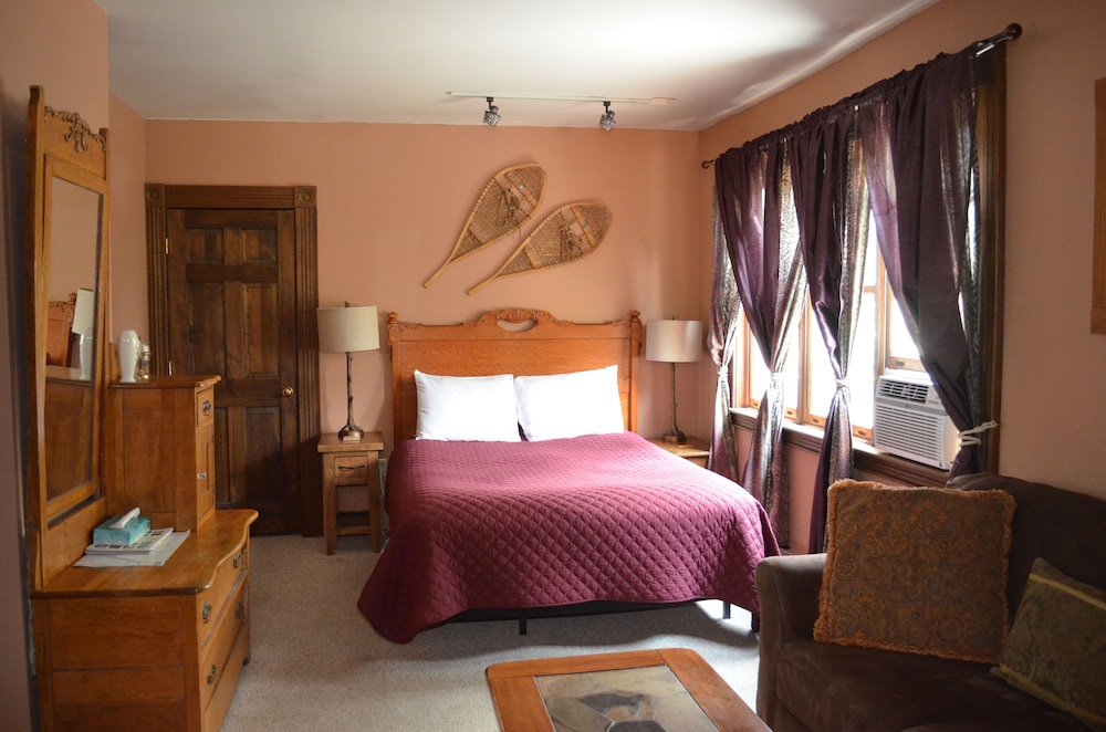 Junior Suite, Kitchen, Mountain View (2nd Floor)