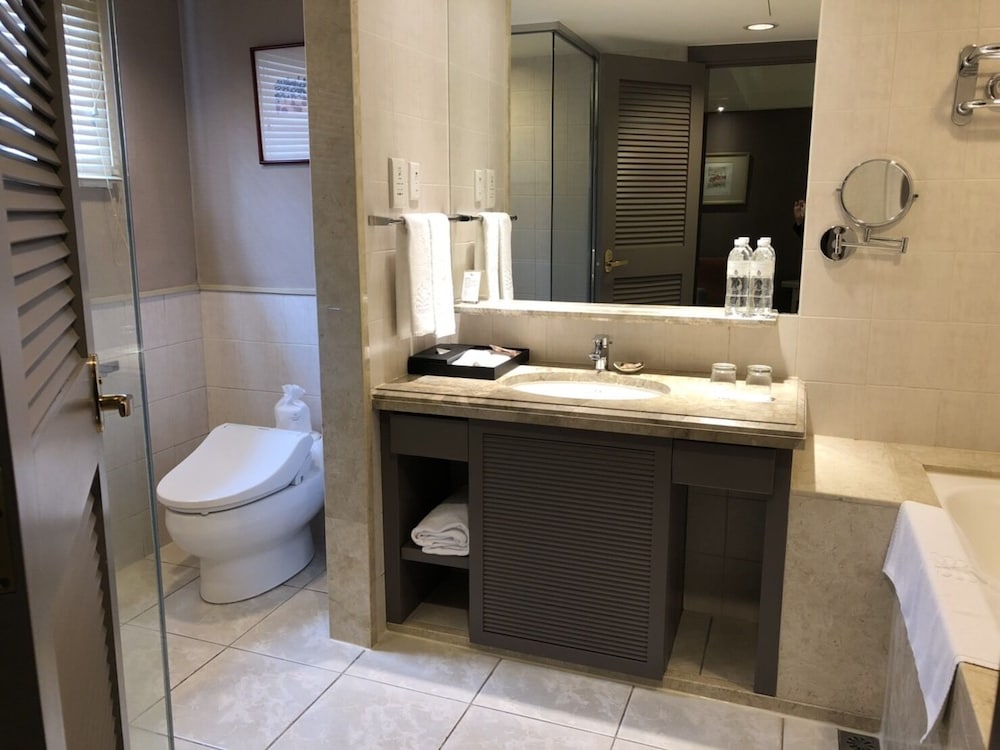 Executive Room - Photo 9
