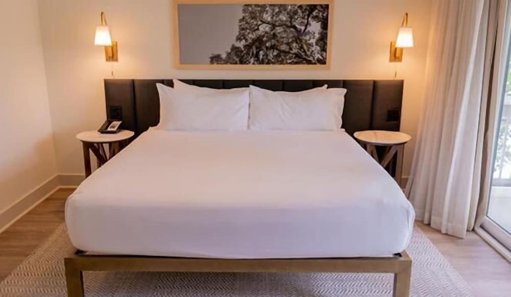 Standard Room, 1 King Bed - Photo 1