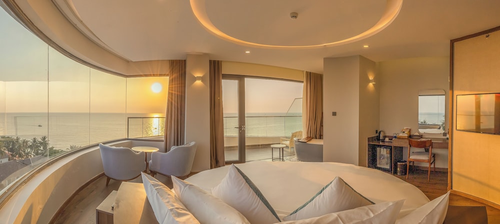 Premium Sunset Ocean Panorama - Photo 1