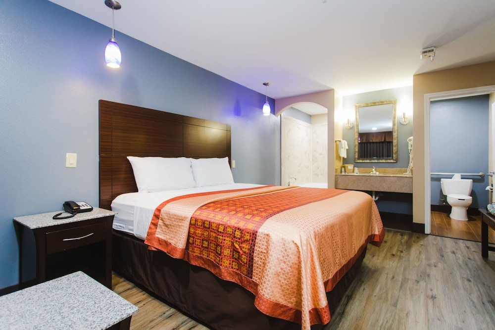 Jacuzzi Suite, 1 King Bed, Non-Smoking