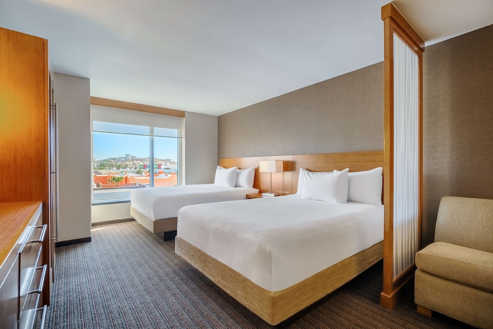 Standard Room, 2 Queen Beds (No Sofabed) photo 2