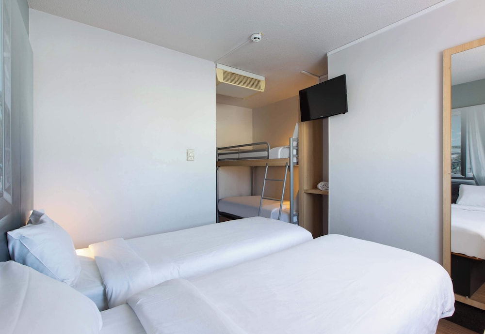 Quadruple Room, Non Smoking photo 3